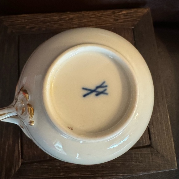 8 Cups, Meissen Blue Crossed Swords Mark - Picture 7 of 11